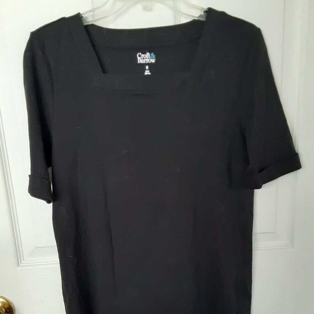 Croft & Barrow (M) Black Square Neck Top w/Short Sleeves.